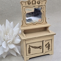 creme-guld-dekorering-toiletmoebel-trae-med-spejl-dukkehus-indretning-gammelt-moebel